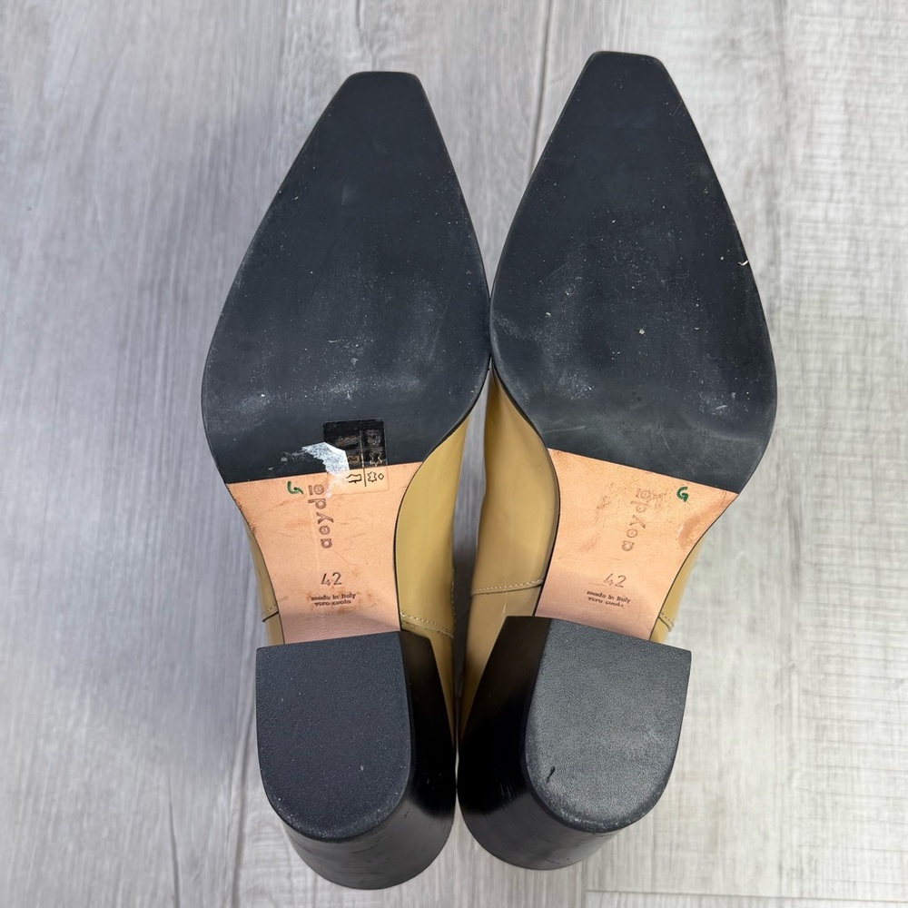 Aeyde Kate Beige Patent Leather Chelsea Boots Size 42 - Picture 11 of 13
